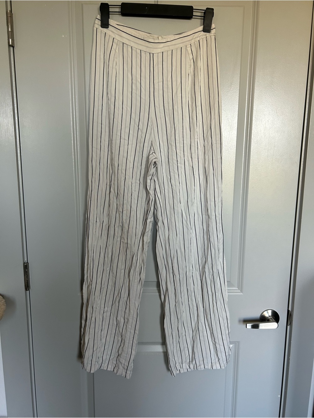 BB Dakota Women’s Cream and Navy Vertical-Striped Beachy Wide Leg Pant